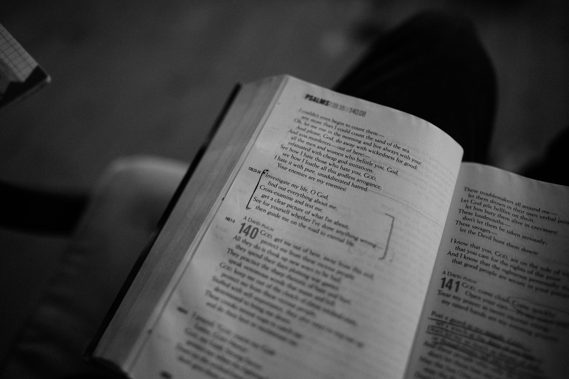 How to read the Bible with an open book and marked Psalms