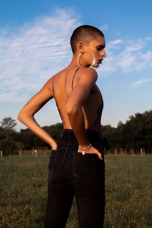 Gratis lagerfoto af backless, buzz cut, fashionabel