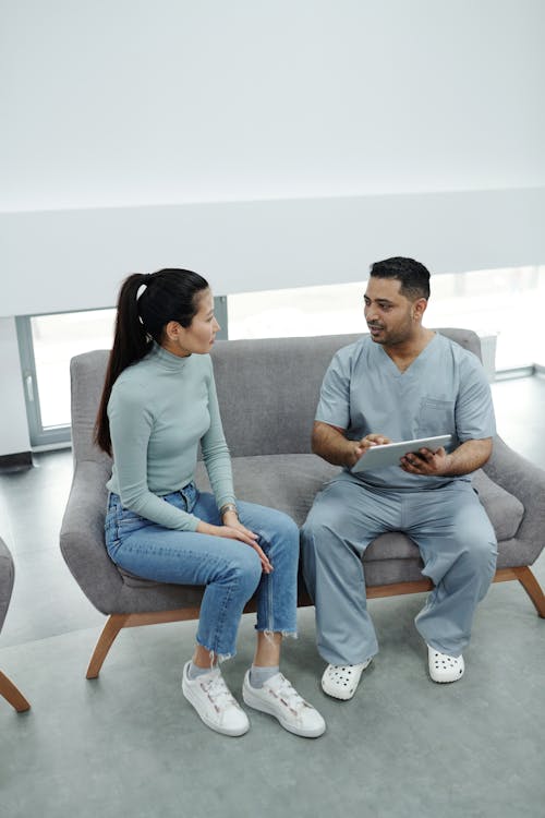 Free A Doctor Talking to a Patient Stock Photo