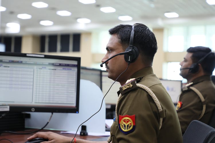A Dispatch Officer At UP 112