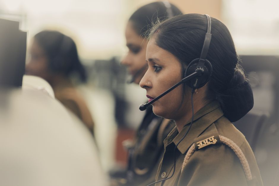 emergency call center phone operator