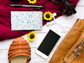 这款别致的平板铺配有皮包、向日葵风格和时尚配饰