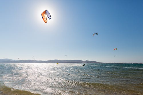 Gratis stockfoto met kiteboarding, kitesurfen, lucht Stockfoto
