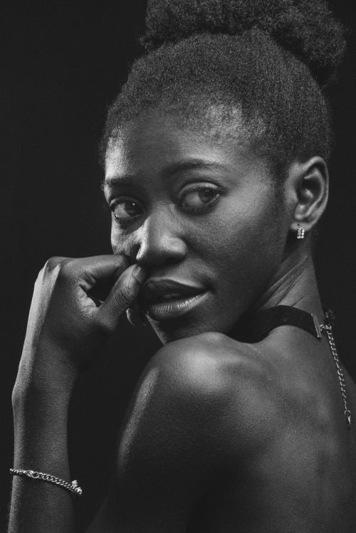 Free Black and white portrait capturing a woman with afro hair and serene expression. Artistic and timeless. Stock Photo