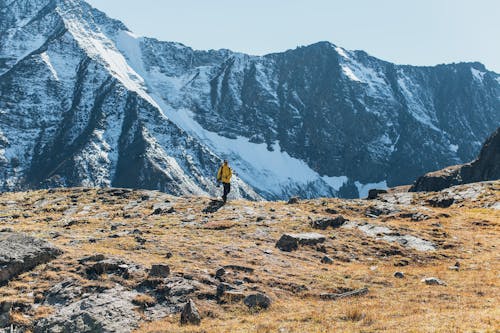 Ingyenes stockfotó Férfi, gyalogló, hegyek témában
