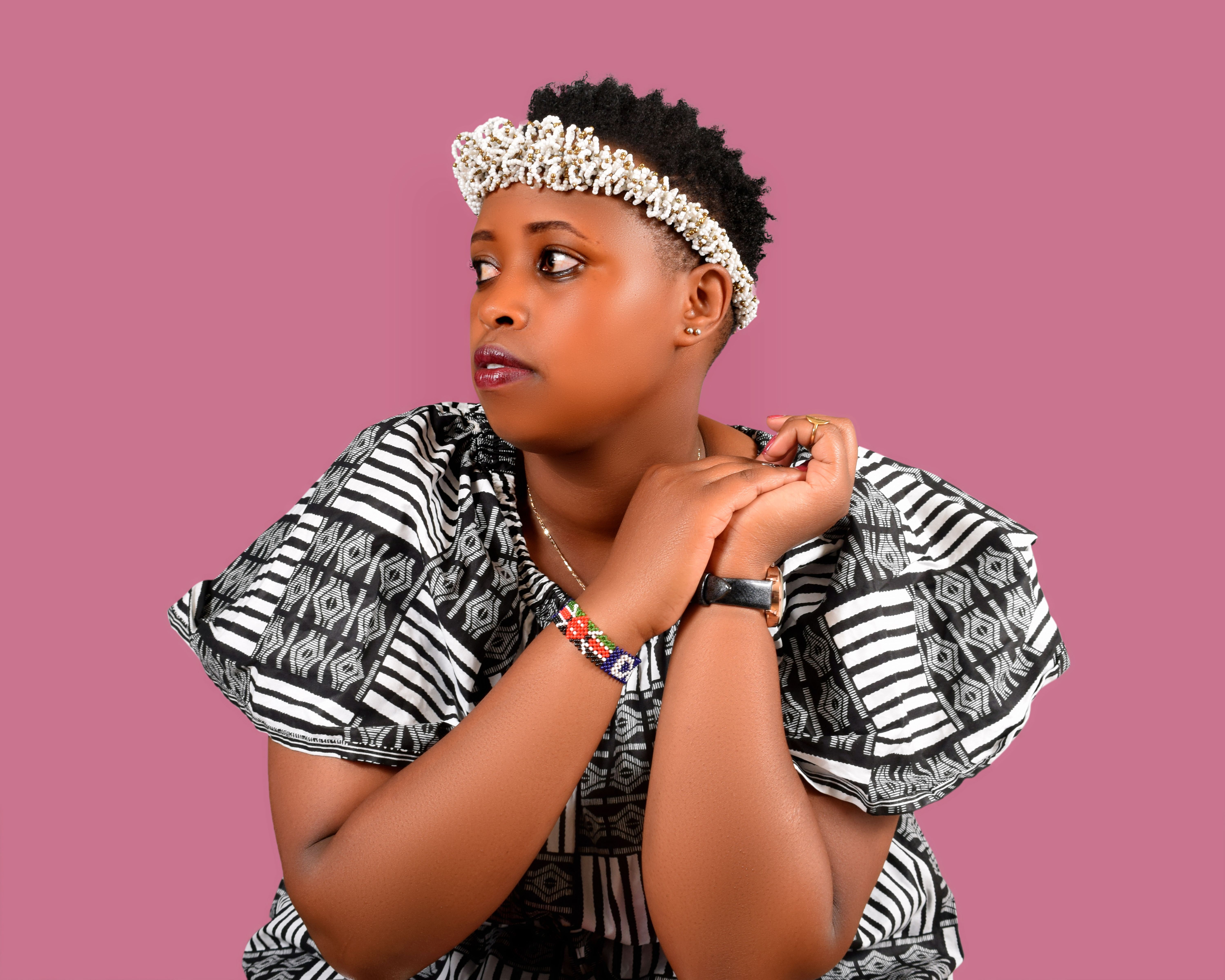 Asala returns to Damascus after 16 years; a chair at her concert draws attention