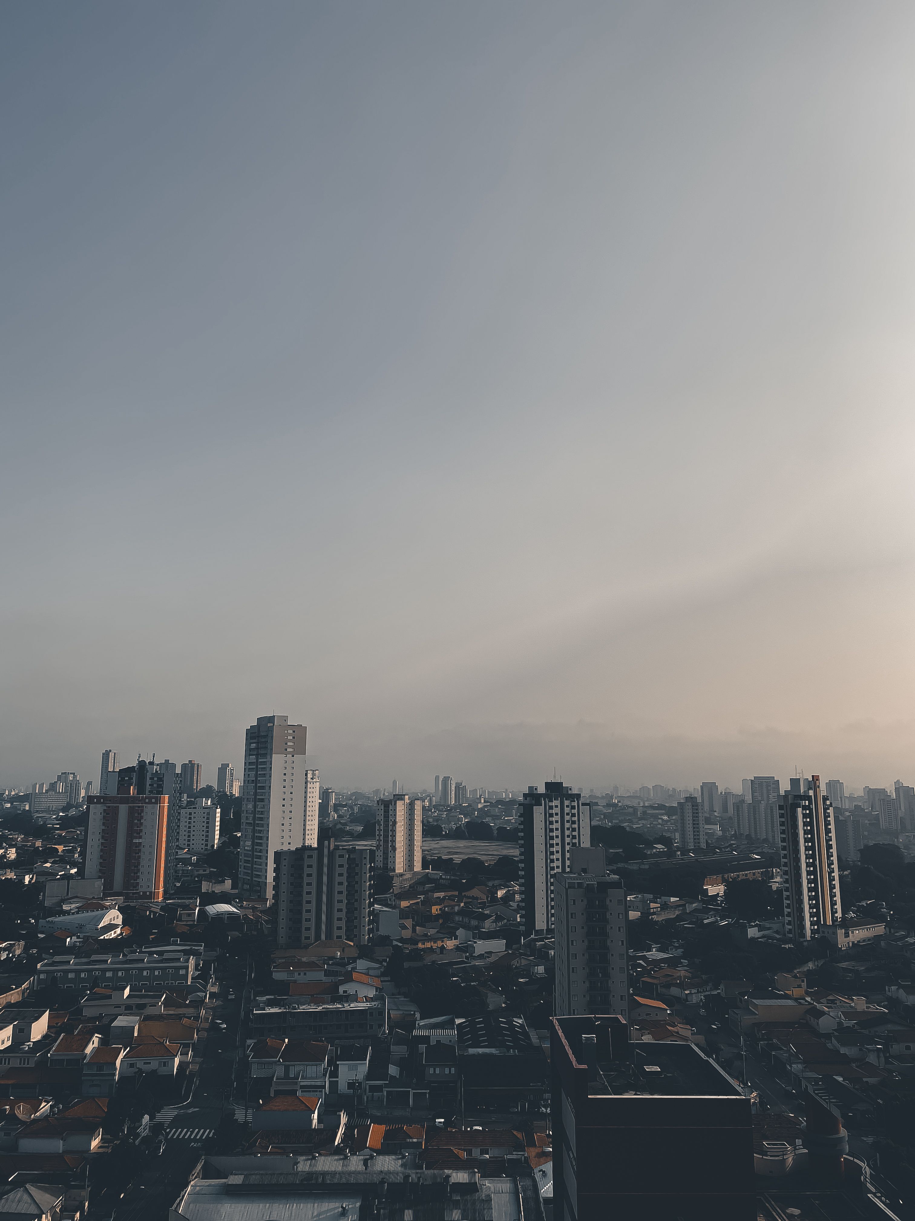 Lire les lignes de la ville à travers le verre, l’acier et les ombres — quelles sont les erreurs courantes en perspective à un point ?