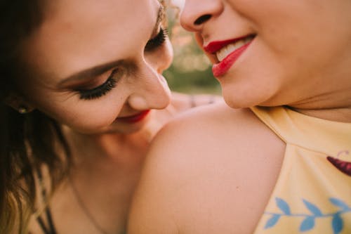 Free Woman in White and Blue Floral Shirt Stock Photo