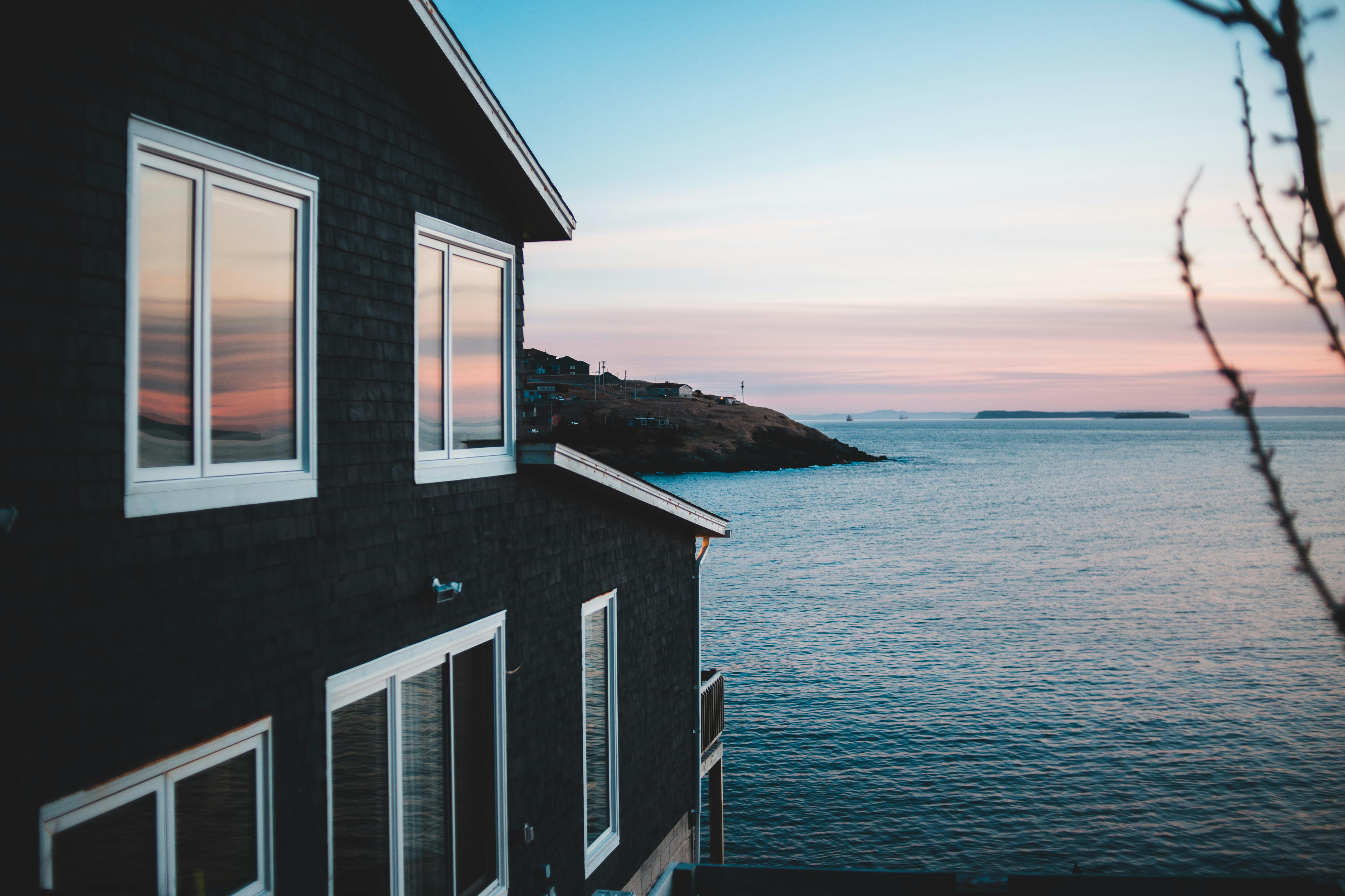 HELOC and home equity loan rates, Monday, May 11, 2026: HELOC rates close to matching 2026 low — Photo by Erik Mclean on Pexe