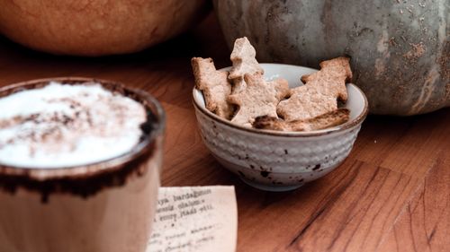 Free Warm autumn scene with leaf-shaped cookies and a frothy drink, perfect for seasonal content. Stock Photo