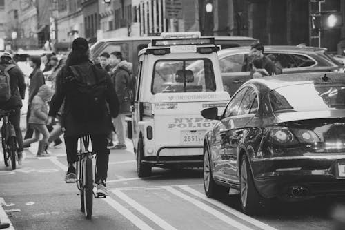 Imagine de stoc gratuită din alb-negru, autoturisme, bicicletă