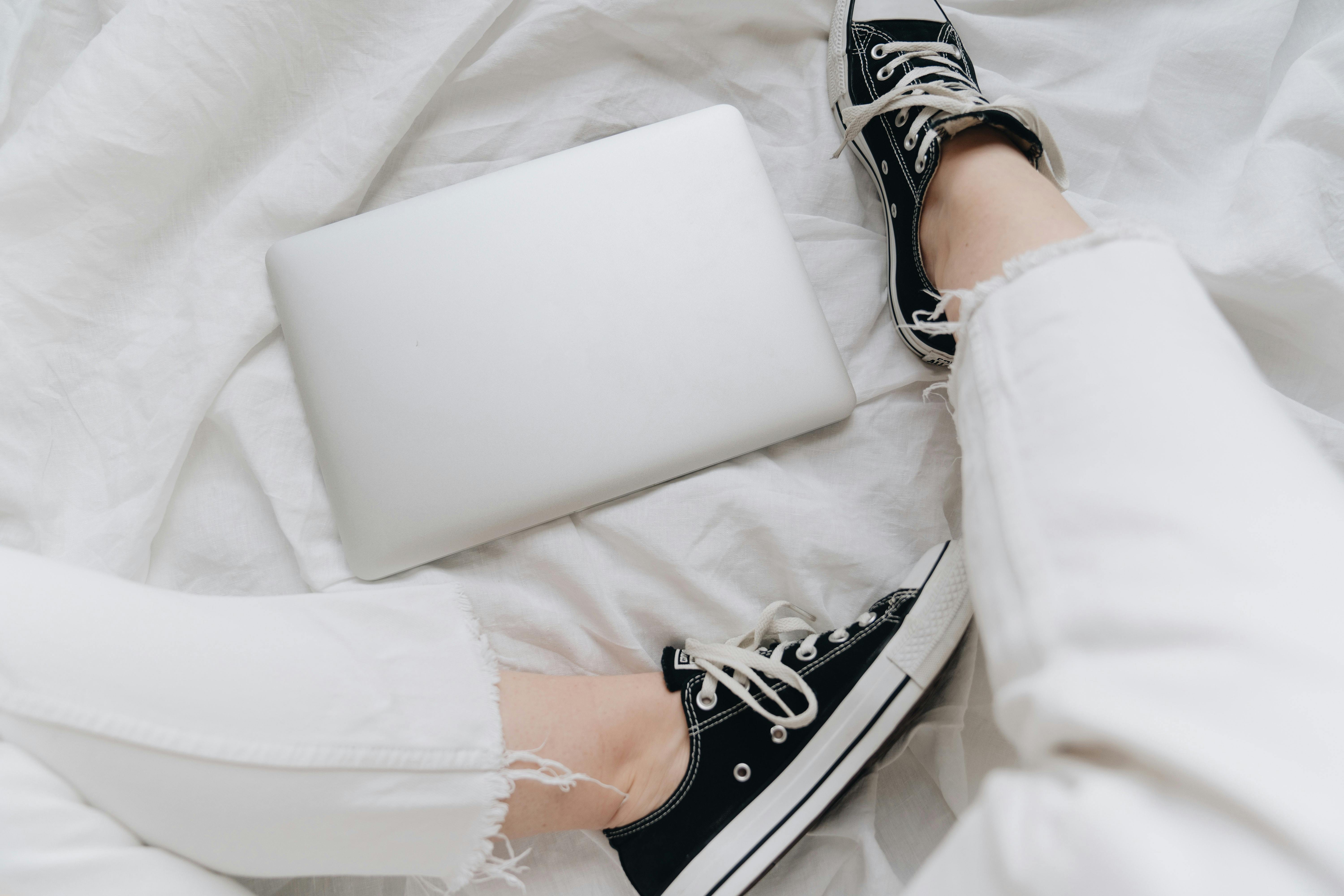 black pants white converse