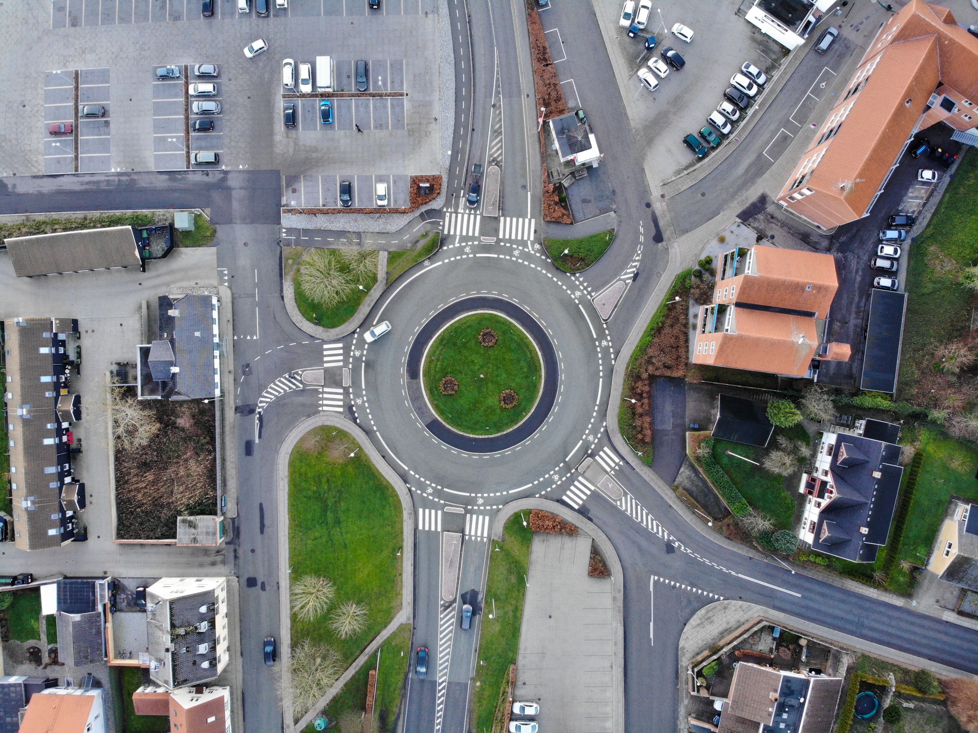 Suburb Intersection Aerial view of suburban area with roundabout intersection · Free Stock ...