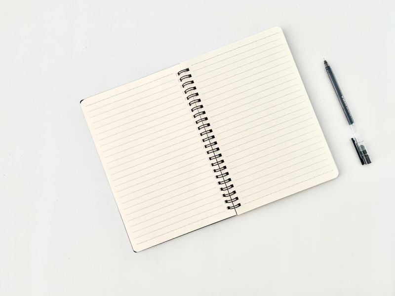 college student taking notes on laptop with note-taking app
