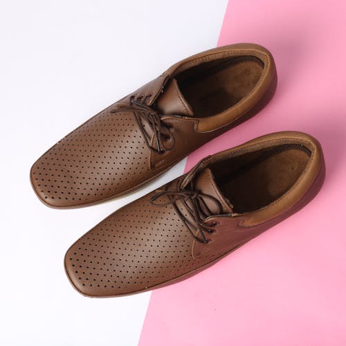 Gratis lagerfoto af brune sko, formelle sko, fra oven