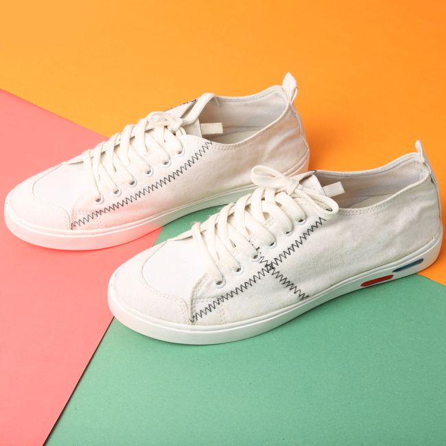 Retro Lace-Up