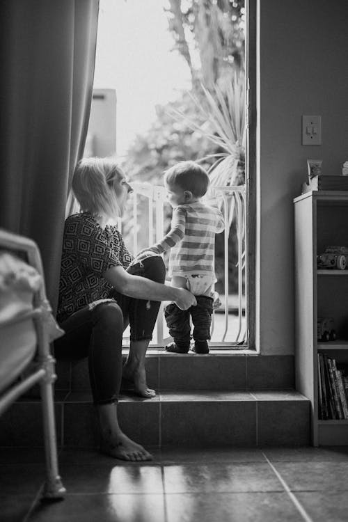 Free A Grayscale of a Mother with Her Child Stock Photo