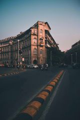 Historic architecture and traffic at dusk, Mumbai