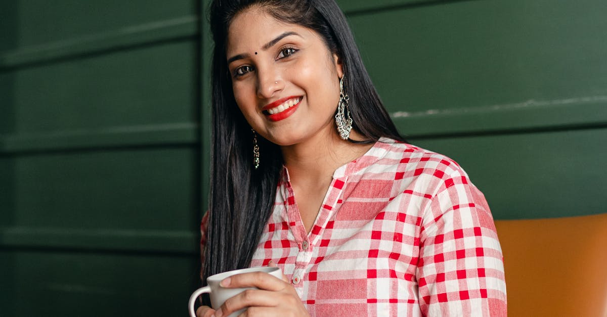 How do you break glass in Minecraft