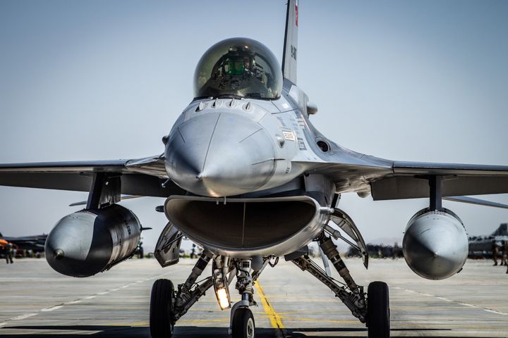 Un EF-18 Hornet del Ejercito del Aire espanol en vuelo. Estos cazas son los encargados de las misiones de policia aerea en el Baltico.