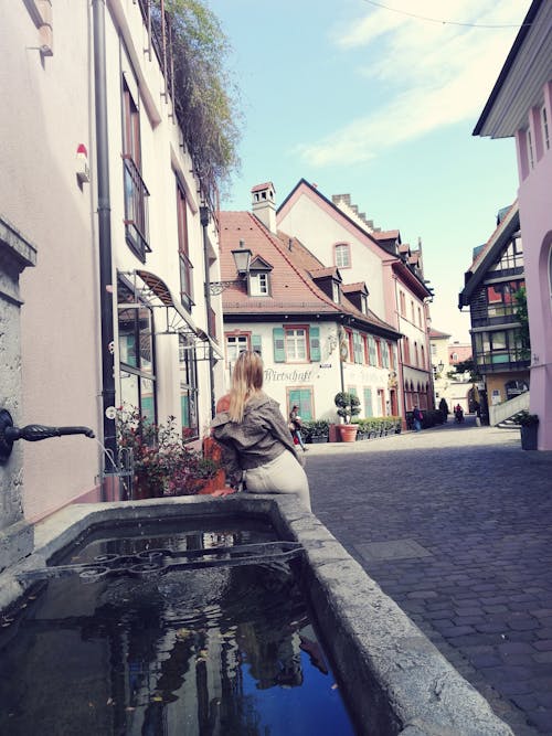 Free stock photo of fountain, girlsitting, nice day