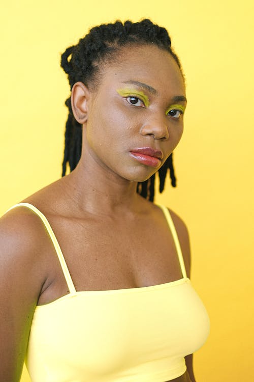 Free Foto d'estoc gratuïta de cabells a l'estil rastafari, corretja d’espagueti, dona afroamericana Stock Photo