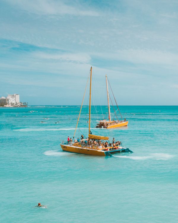 People Riding on a Boat Sailing on the Sea · Free Stock Photo