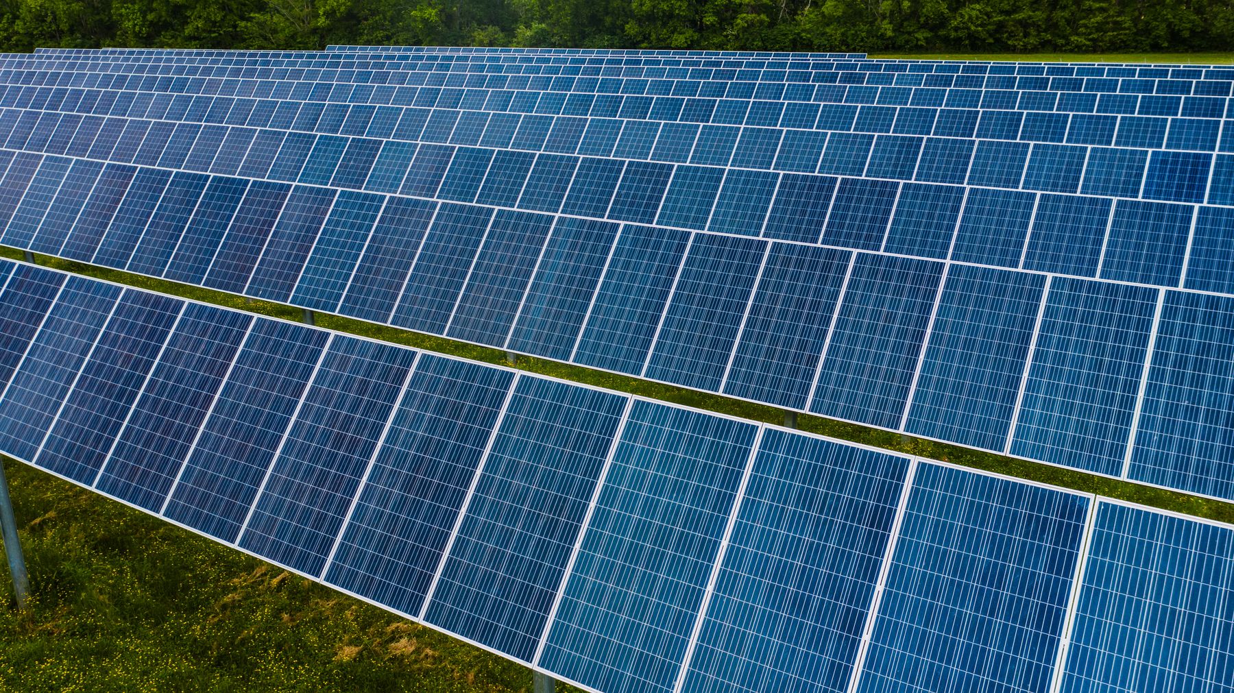 Parcuri fotovoltaice &stocare a energiei