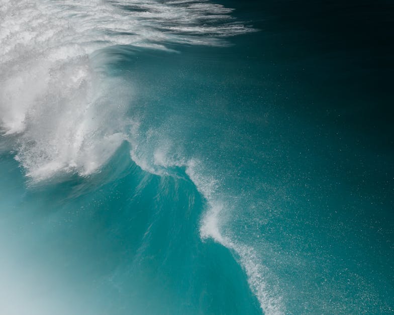Ocean Waves Crashing · Free Stock Photo