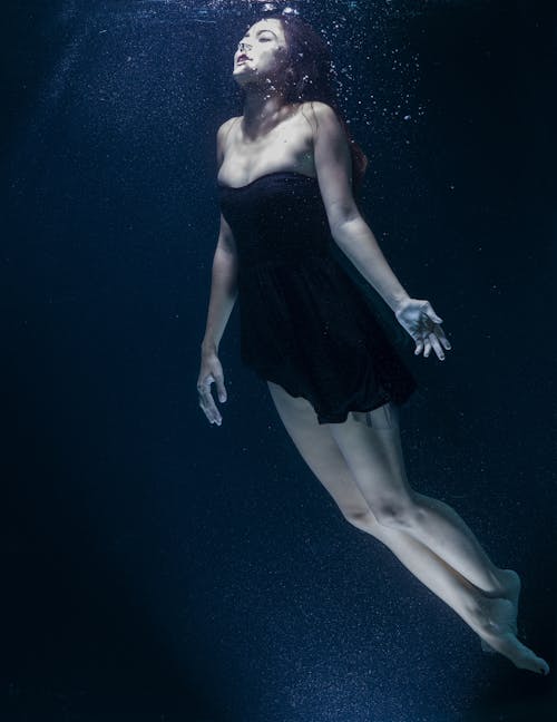 Free Woman Underwater Stock Photo