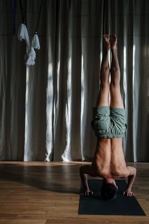 Gratis Foto stok gratis akrobatik, badan, berdiri di atas kepala Foto Stok