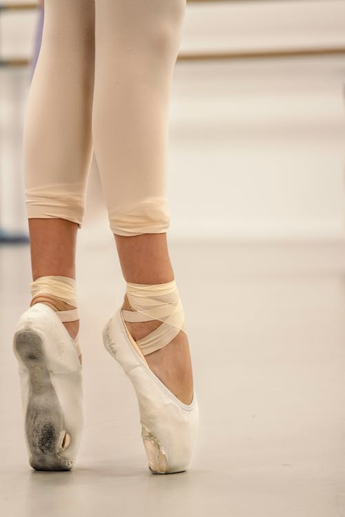 Foto profissional grátis de bailarino, balé, calçados