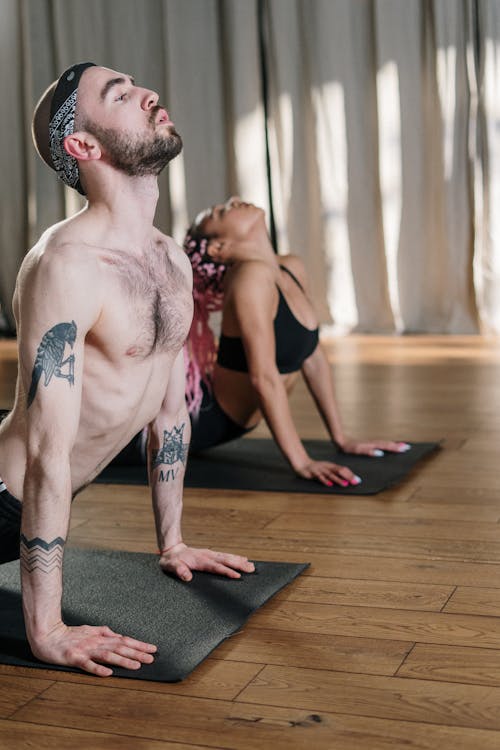 Foto profissional grátis de aula de ioga, bem-estar, cabelo colorido