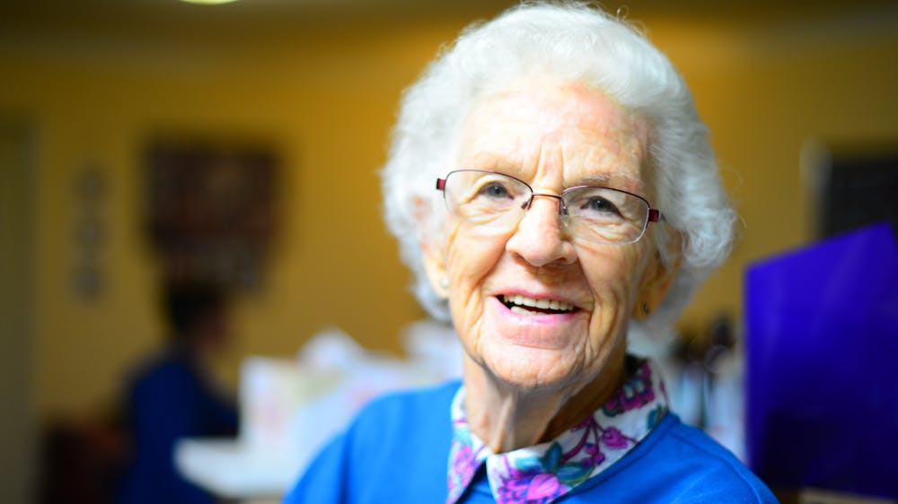 An old woman smiling | Photo: Pexels