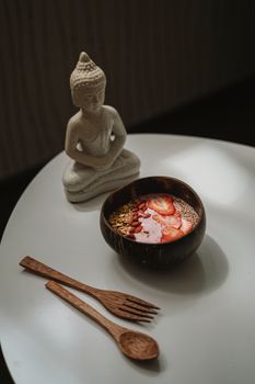 Bol de riz brun et légumes rôtis