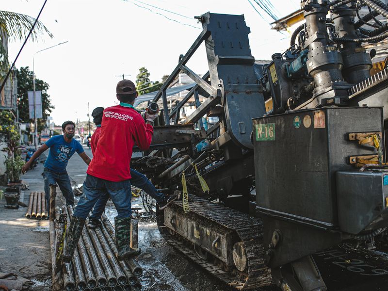 A drilling rig sinking a borehole