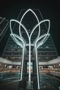 旧金山拥有独特建筑设计的摩天大楼，其夜景照明令人惊叹