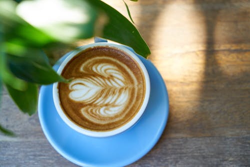 Kostenlos Blaue Tasse Gefüllt Mit Kaffee Stock-Foto