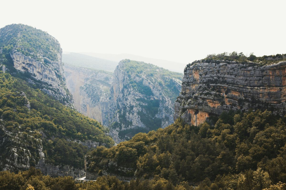 Canion impresionant într-o zi mohorâtă