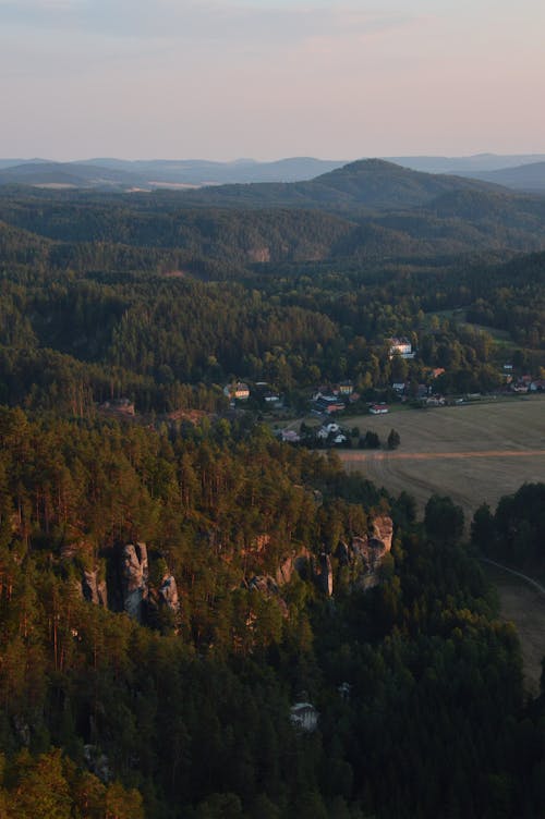 Kostenloses Stock Foto zu berg, drohne erschossen, feld