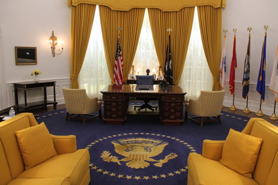 President Trump Discusses Clarity Act with Crypto and Finance Executives