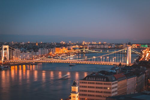 Ücretsiz asma köprü, aydınlatılmış, Budapeşte içeren Ücretsiz stok fotoğraf Stok Fotoğraflar