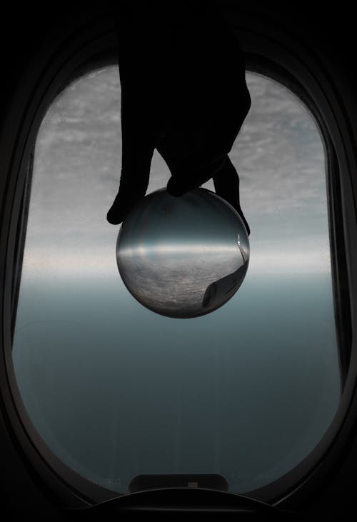 Immagine gratuita di finestra di vetro, mano, palla