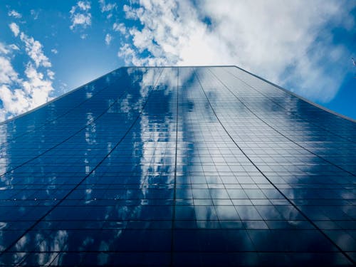 Fotos de stock gratuitas de arquitectura, artículos de cristal, cielo azul