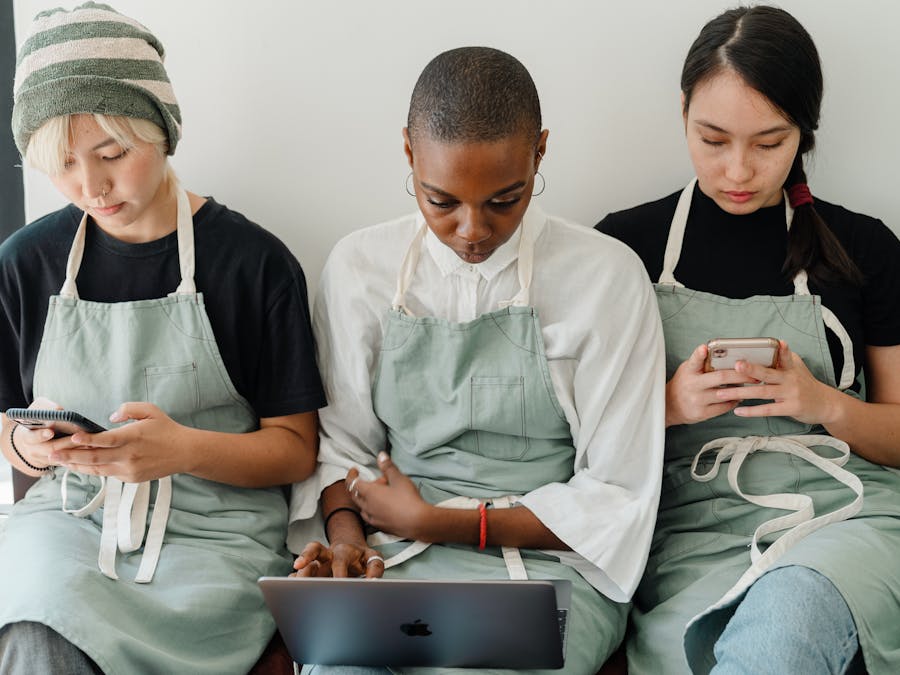 What are 5 social worker duties?