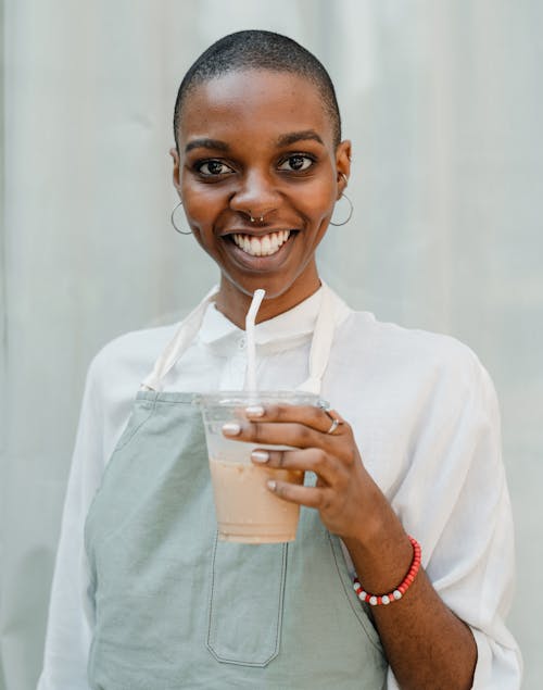 Free Photo of Woman Smiling While Holding Plastic Cup With Coffee Stock Photo