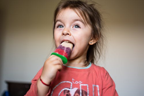 Foto profissional grátis de adorável, alimentação, balas