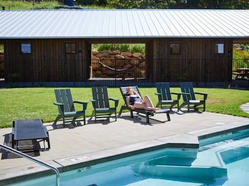 Foto profissional grátis de água, ao lado da piscina, banhos de sol