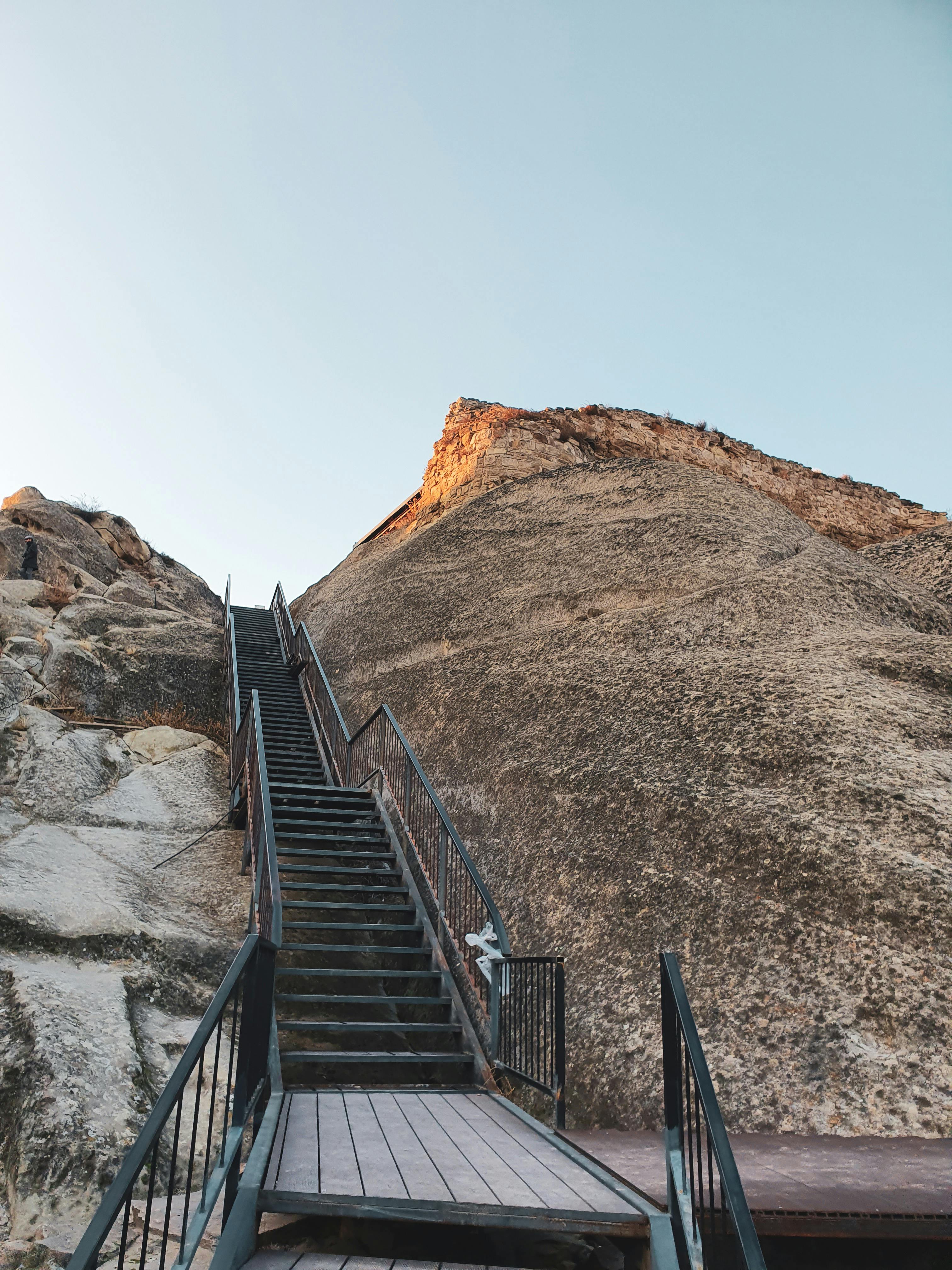 ※状態追記【EP】DETERMINATIONS　DOWN STAIRS ROCK Dangerous stairs with rock outcropping and hollow