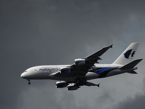 White Malaysia Airlines Dưới đám Mây Trắng